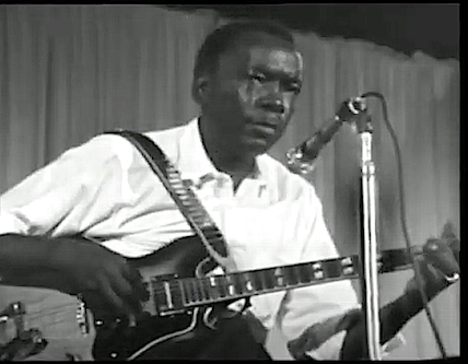 TROIS TITRES SUR TROIS TEMPOS